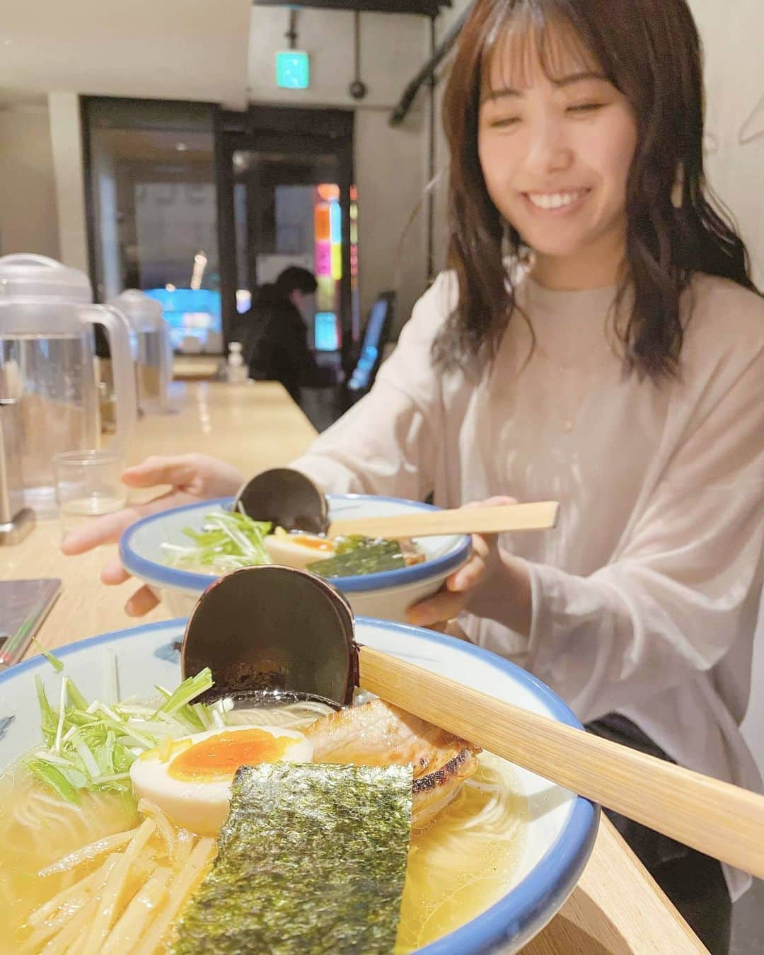 小谷津友里さんのインスタグラム写真 - (小谷津友里Instagram)「ラーメン食べるとき、ニコニコしてる( ﾟーﾟ)🍜最近ラーメン屋さんもキャッシュレスのお店が増えてきて便利だと思った💰 . . #こやゆりフード #ラーメン #恵比寿グルメ #afuri #ramen #ラーメン大好き #グルメ #食べ歩き #東京グルメ #柚子 #麺スタグラム#afuri恵比寿」3月1日 16時55分 - yurikoyatsu