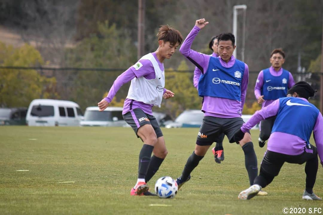 サンフレッチェ広島さんのインスタグラム写真 - (サンフレッチェ広島Instagram)「OFF明けの本日、吉田サッカー公園でトレーニングを再開しました💪💪 次戦に備えて再びチーム力を高めていきます‼️✨ . #佐々木翔 選手 #大迫敬介 選手 #ハイネル 選手 #エゼキエウ 選手 #野津田岳人 選手 #鮎川峻 選手 #東俊希 選手 #井林章 選手 #増田卓也 選手 #松本泰志 選手 #サンフレッチェ #sanfrecce  #積攻  #広報カメラ」3月1日 17時02分 - sanfrecce.official