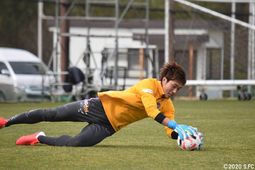 サンフレッチェ広島さんのインスタグラム写真 - (サンフレッチェ広島Instagram)「OFF明けの本日、吉田サッカー公園でトレーニングを再開しました💪💪 次戦に備えて再びチーム力を高めていきます‼️✨ . #佐々木翔 選手 #大迫敬介 選手 #ハイネル 選手 #エゼキエウ 選手 #野津田岳人 選手 #鮎川峻 選手 #東俊希 選手 #井林章 選手 #増田卓也 選手 #松本泰志 選手 #サンフレッチェ #sanfrecce  #積攻  #広報カメラ」3月1日 17時02分 - sanfrecce.official