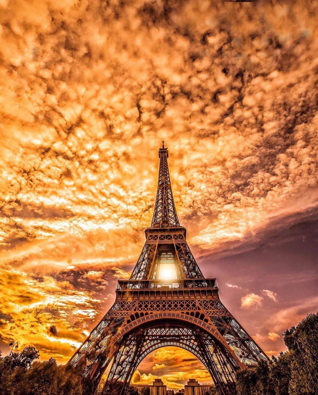 Awesome Wonderful Natureのインスタグラム：「Paris, France Photo by @cbezerraphotos」
