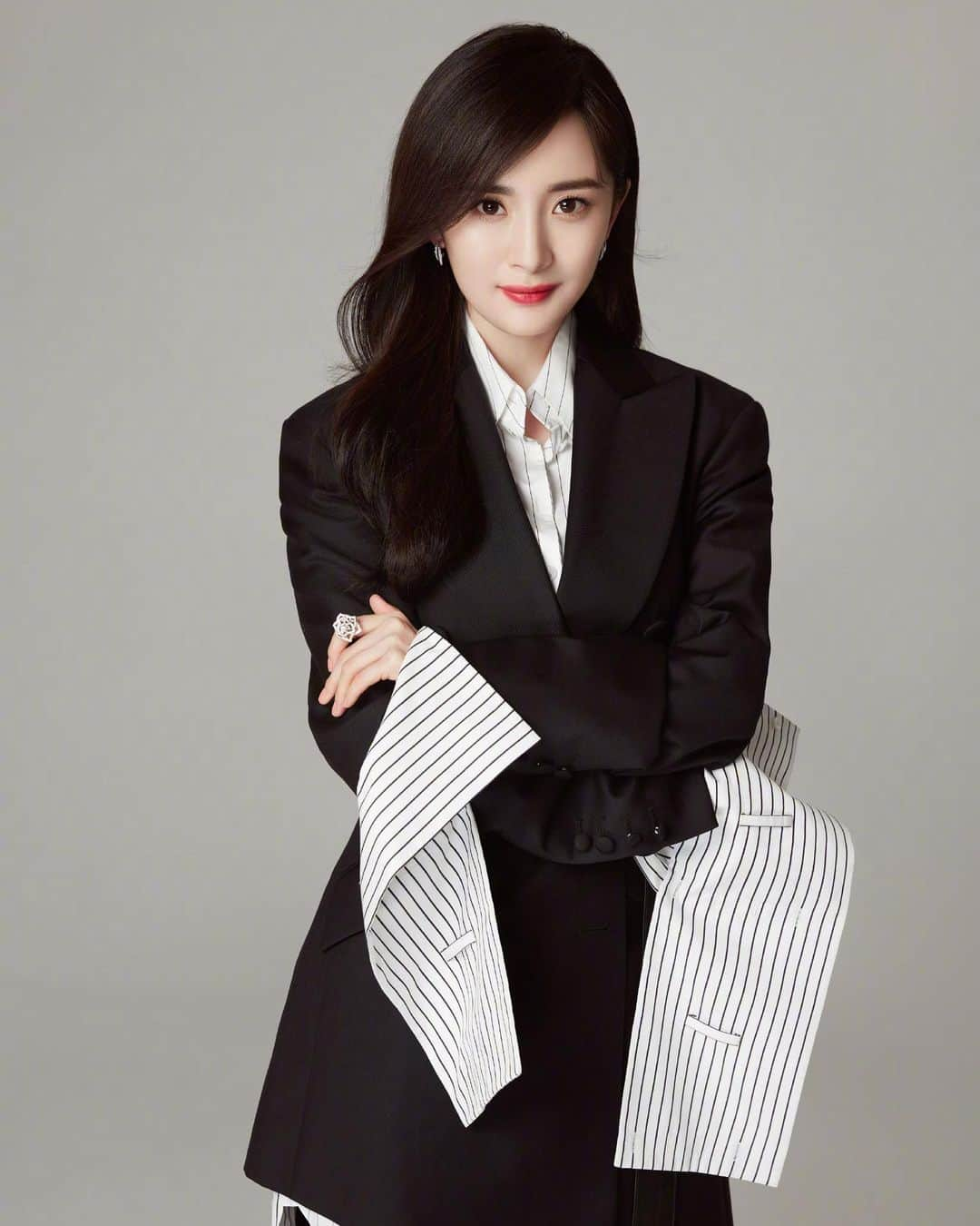 ヤン・ミー（Yang Mi）さんのインスタグラム写真 - (ヤン・ミー（Yang Mi）Instagram)「好久没更新 🐝们都是哪里的？当地新冠肺炎情况如何？请做好防护 愿宝宝们健康 Comment to lmk where you are now and if the coronavirus is bad there (hopefully not). Everyone please watch out and stay healthy!💗 #yangmi #mimi #楊冪 #杨幂」3月1日 16時59分 - yangmi_