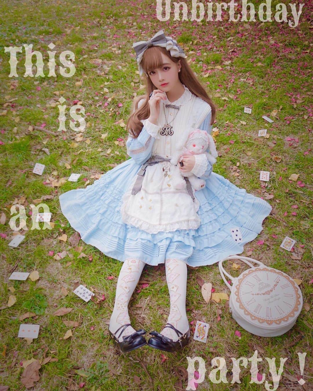 Chikako千佳子さんのインスタグラム写真 - (Chikako千佳子Instagram)「Alice in Wonderland, how do you get to Wonderland? 🚪 #angelicpretty #babythestarsshinebright #innocentworld #aliceinwonderland #lolitafashion #sweetlolita #classiclolita #うさくみゃ」3月1日 17時04分 - cindychikako
