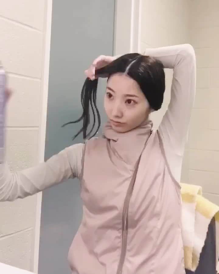 飯島望未のインスタグラム：「I didn’t do a good job in this video but this is how I do a classical hair with my short hair✌🏼 #ShortHairDontCare ショートヘアーでクラシカルヘアのやり方です。」