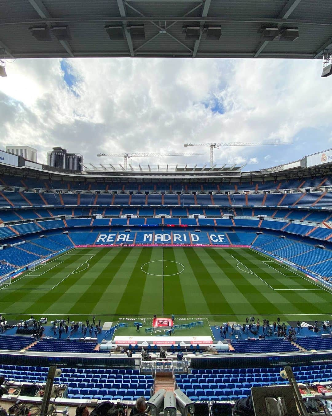 レアル・マドリードさんのインスタグラム写真 - (レアル・マドリードInstagram)「😍🏟 Fasten your seatbelts! 👌 ¡El escenario de esta noche está listo! #ElClásico | #RMLiga」3月2日 3時13分 - realmadrid