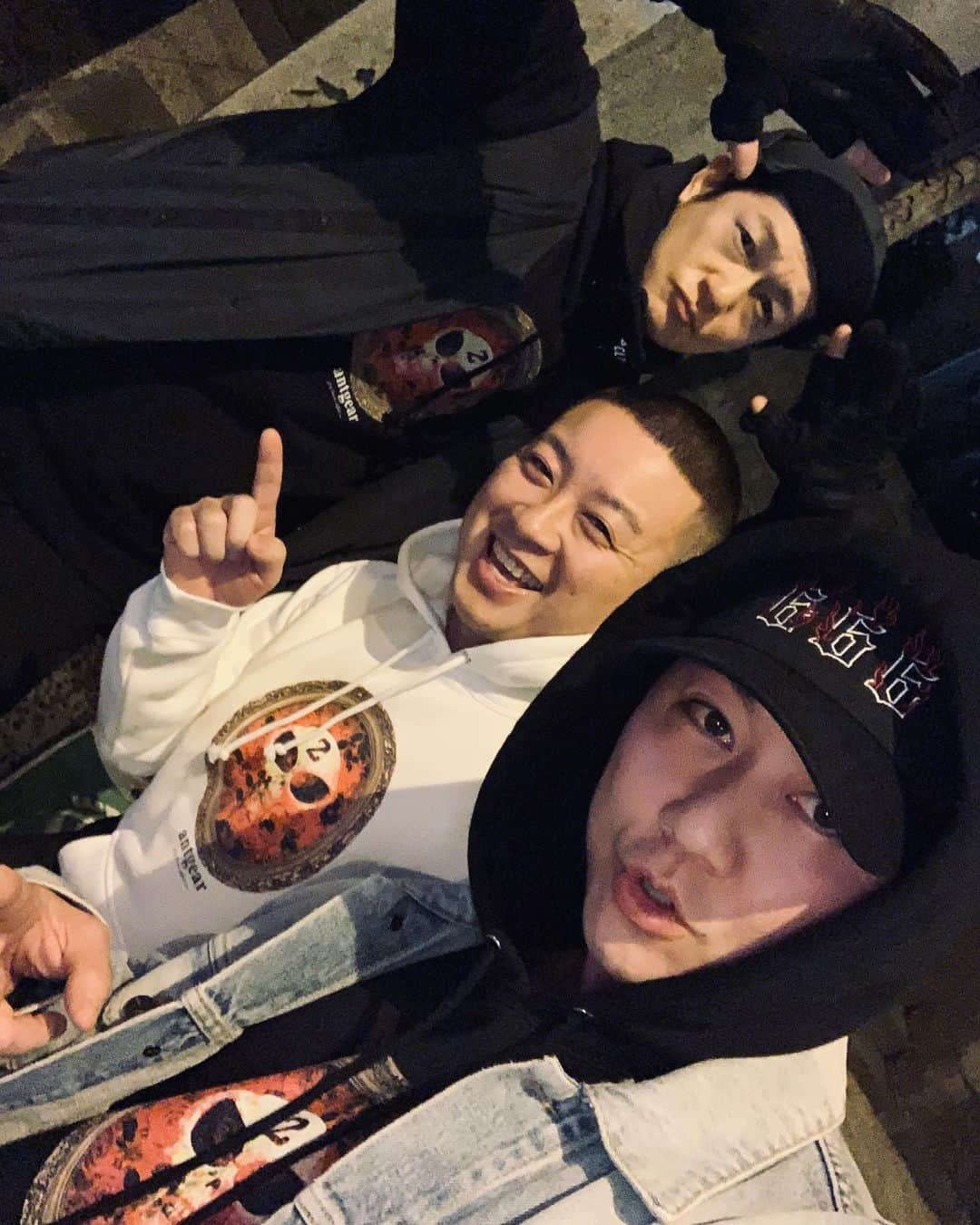 TAK-Zのインスタグラム：「👽🖤🖤🖤 最高夜  #antgear  @matsuoshun @el_arata_nest #biglove」