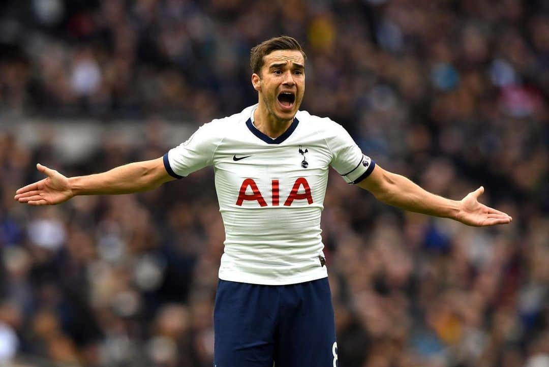 ハリー・ウィンクスのインスタグラム：「Definitely not the result our performance deserved. On a personal note I’m very humbled and honoured to have captained the team today. #COYS」