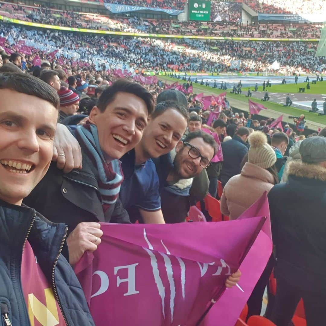 オリバー・フェルプスさんのインスタグラム写真 - (オリバー・フェルプスInstagram)「Unlucky Villa, well done City. Thanks to @carabao_uk for helping me see my team in a major final at Wembley. #avfc #carabaocupfinal」3月2日 3時34分 - oliver_phelps