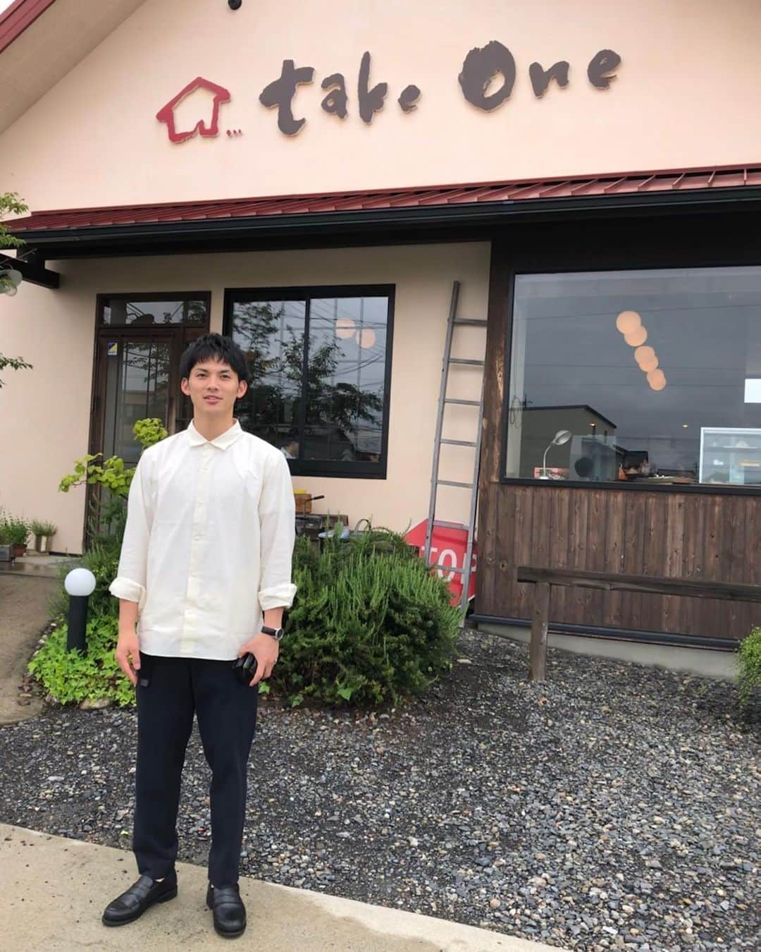 川口太一さんのインスタグラム写真 - (川口太一Instagram)「I miss some Japanese cafes where I often went to. "Take one" is definitely the one where I will visit when I get back to Japan and Inazawa! 日本でよく行っていたカフェが恋しい…特に稲沢の"take one" @cafe_takeone ! 帰国したら必ず行こう！他のcafeも行きたいね。 @bench_coffee_stand と @niziirocafen は行きます！勝手に宣言すみません。笑 #愛知 #名古屋 #一宮 #稲沢 #カフェ #takeone #にじいろcafe #benchcoffee  #ootd #yaeca #livingconcept #parabootadonis #hamiltonwatch #henderscheme」3月2日 3時51分 - k.taichi20