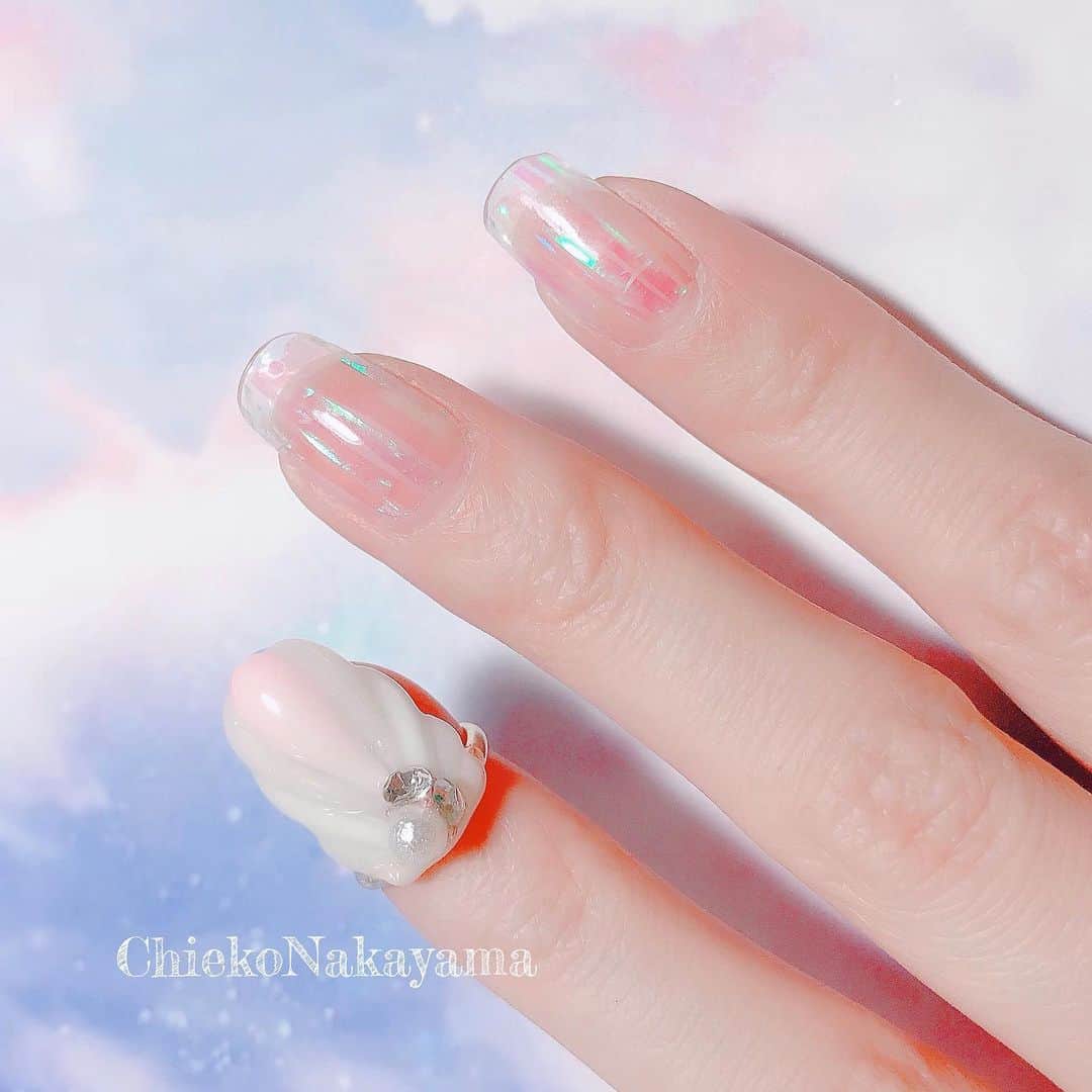 なかやまちえこのインスタグラム：「@stampnailring にてなかやまちえこリングネイル #ハンドメイドネイル シリーズが3/1本日から発売！⠀ ⠀  すでにsold outもございますので、気になる方は是非☺️☺️☺️ ⠀ ✨#リングネイル は指先に #リング をはめていただくのみの取り外し簡単に爪先のオシャレを楽しめる商品です✨⠀ #スタンピングネイルリング のアカウントのストーリーハイライトのところからショッピングサイトに飛べます！⠀ 全て一点のみのお造りとなりますので、よろしくお願い致します😌🙏🙏✨⠀ #nail #nails #nailart #ネイル #美甲 #ネイルアート  #japanesenailart #manucure #japanesenails #manicurist #gelnails #أظافر #네일아트 #vẽmóng #ngườiđẹp  #เพ้นท์เล็บ #искусствоногтя #artedeuñas #เพ้นท์เล็บเจล #ジェルネイルデザイン #ネイルデザイン #senikuku #nagelkunst #ゆめかわネイル #貝ネイル #ゆめかわいい」