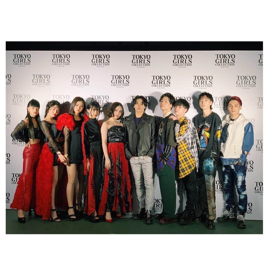 莉子さんのインスタグラム写真 - (莉子Instagram)「TGC有難うございました　🌙﻿ 私達の作った物が形になって皆さんにお見せできて…本当に嬉しいなぁ、、﻿ ﻿ + 💙 11﻿ ﻿ #TGC﻿ #月とオオカミちゃんには騙されない」3月1日 19時38分 - riko_riko1204