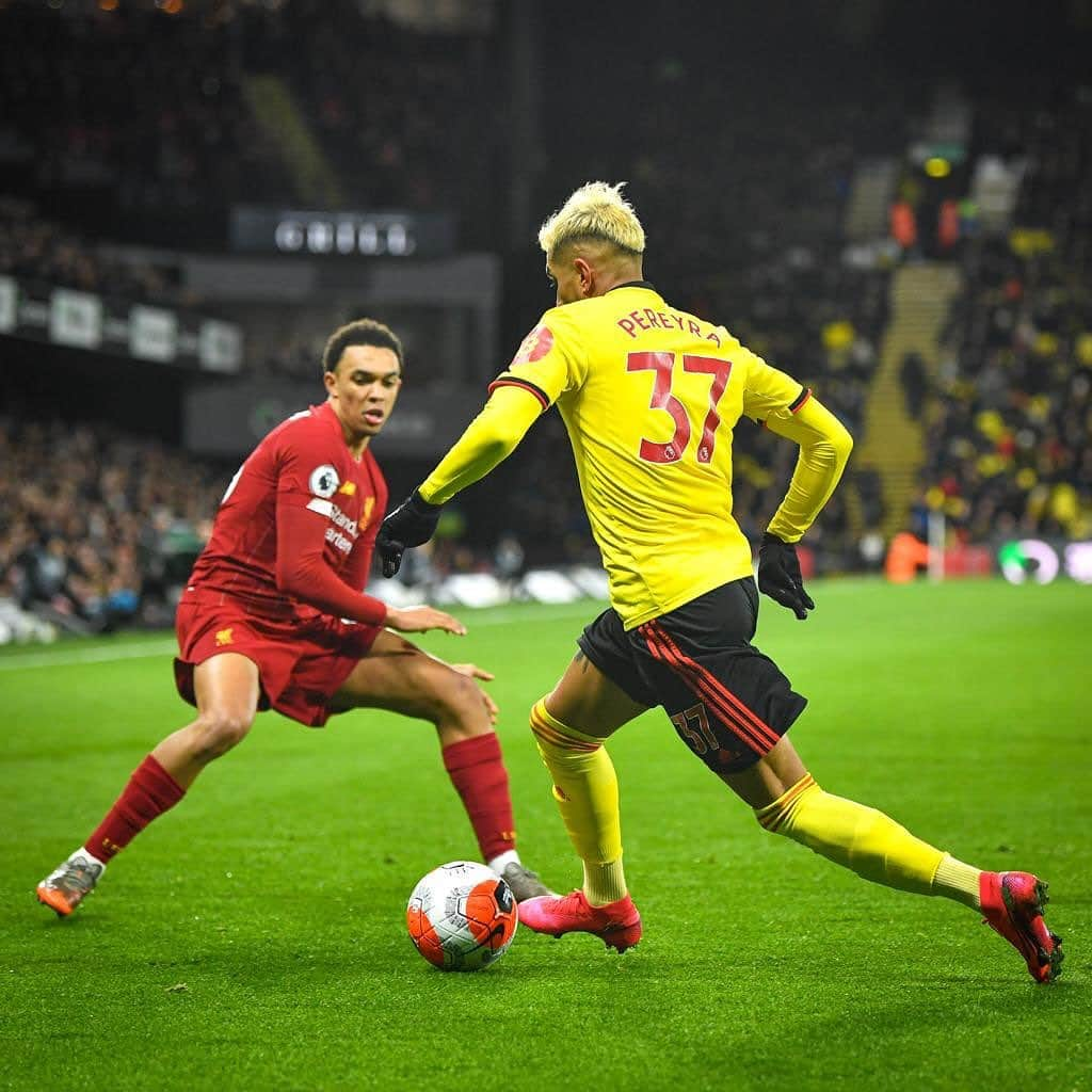 ロベルト・ペレイラさんのインスタグラム写真 - (ロベルト・ペレイラInstagram)「Happy for the 100 games in the @premierleague we go for more and also for the 3 points we got yesterday, head up we will fight until the end this continues... 💪🏽Contento por los 100 partidos en la @premierleague vamos por más y también por los 3 puntos que conseguimos ayer, cabeza en alto que daremos pelea hasta el final, esto sigue... 💪🏽💪🏽」3月1日 20時00分 - maxipereyra37