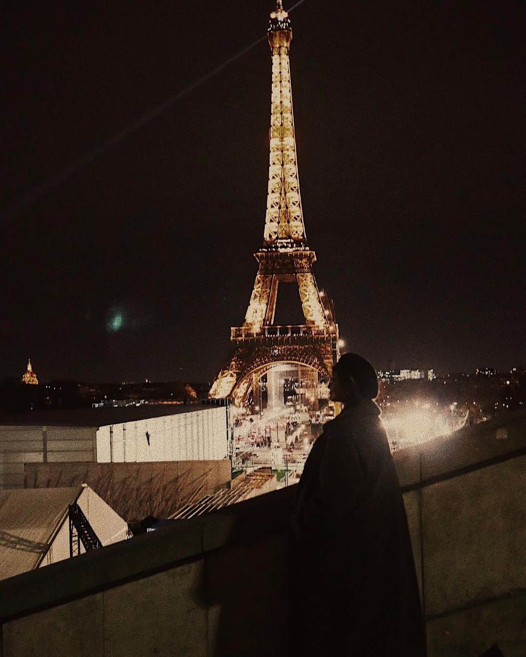 谷山響のインスタグラム：「𝚕𝚊 𝚝𝚘𝚞𝚛 𝚎𝚒𝚏𝚏𝚎𝚕 夜のエッフェル塔、実は初めて。  shining Paris 💫」