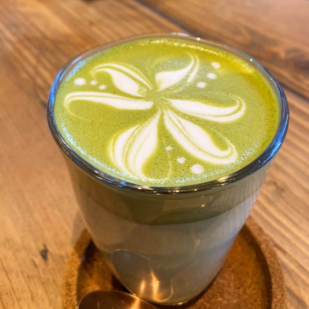 荒尾茉紀さんのインスタグラム写真 - (荒尾茉紀Instagram)「仕事終わりに友達とランチして、同僚とカフェ行って🎶今日も幸せな1日でした😊そして明日から1週間は仕事も学校も休みで遊び呆けます‼️ #sydney #留学 #pancakes🥞 #パンケーキ #afternoontea #ランチは辛すぎたけどクセになる味😋✨」3月1日 20時01分 - maki.arao