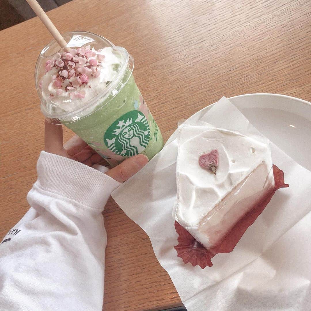 MiracleVellMagicのインスタグラム：「i love sakura flavored anything🌸 さくら味は全部好き。なんでも好き。さくら味なら何者でも好き。」