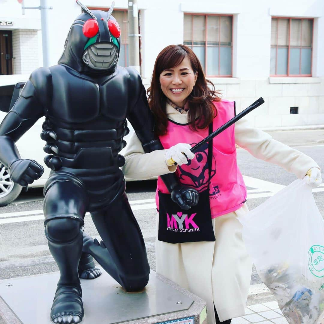 重太みゆきさんのインスタグラム写真 - (重太みゆきInstagram)「仮面ライダーBlackと恒例の石巻市清掃活動💪💪💪街のみなさんも一緒に早朝から参加してくださり、全員気分は18歳で明るく元気な笑顔で街中に笑顔の花🌸を咲かせながらゴミ拾いしてくださいました😃⭐️🌺感謝！#重太みゆき #印象評論家 #みやぎ観光pr大使 #いしのまき観光大使 #インプレッションマスター®︎ #石巻 #石巻清掃活動」3月1日 20時08分 - shigetamiyuki