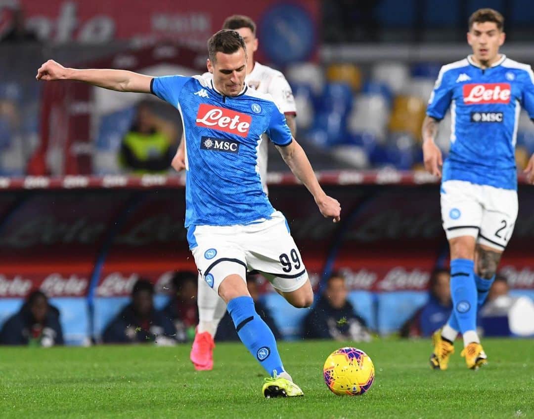アルカディウシュ・ミリクのインスタグラム：「Buongiorno Napoli... + 3 punti 💙 #forzanapolisempre」