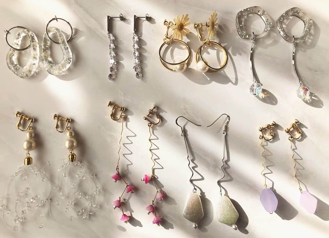 waco⭐️CHACOのインスタグラム：「\ new  accessories /  新作は火曜日21:00UPの予定です。  ゆらゆらうねうね長めが気分です❣️」