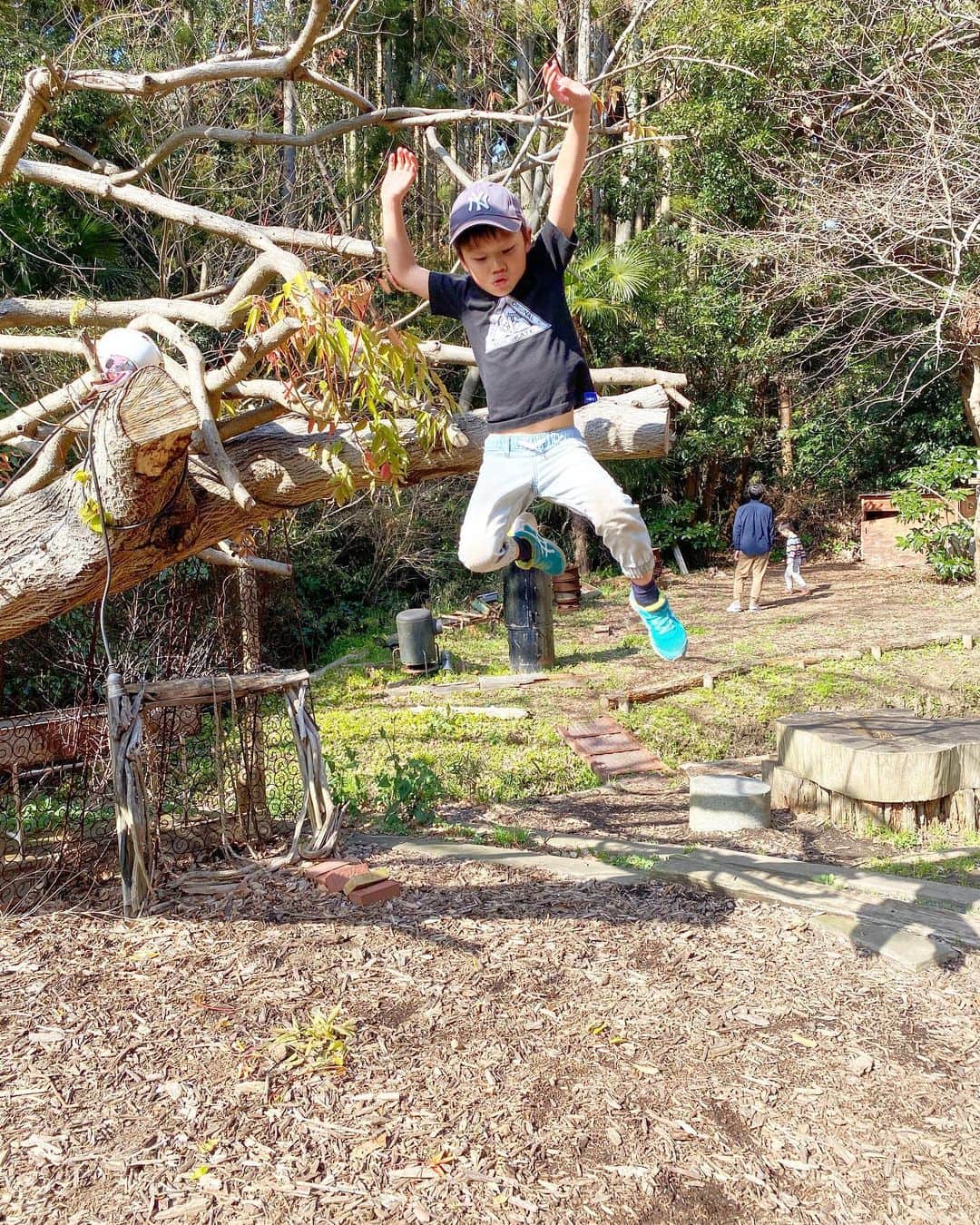 桃生亜希子さんのインスタグラム写真 - (桃生亜希子Instagram)「来週から学校が休みになる息子の週末。 　太陽の下、自然の中で思いっきり遊べば、元気になってよく食べ、よく眠れる。 　風邪になってもきっと軽症ですむはず。 　ストレスフルな空気が、早く収束しますように🙏。」3月1日 20時35分 - pinokosugar