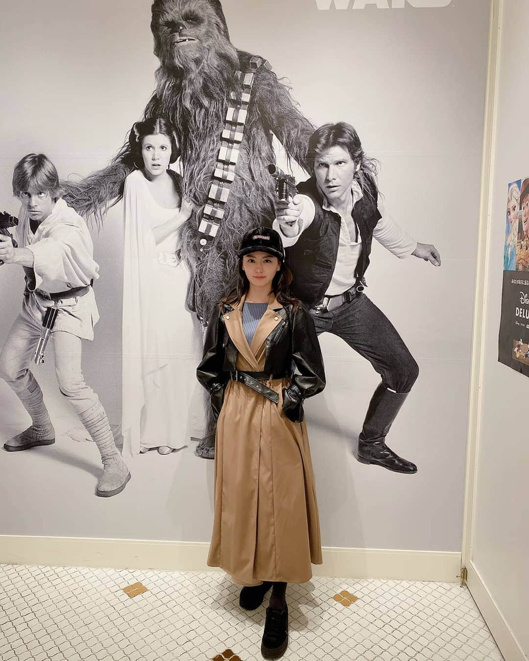 滝澤史さんのインスタグラム写真 - (滝澤史Instagram)「Star Wars café☆ 先日、スターウォーズカフェに行ってきました！レイが食べていたパンやブルーミルク、工夫されている料理💕 店内もスターウォーズのキャラクターが飾られていて、写真を撮ったり映画の話をしたり、とても楽しかったです！！ ちなみに、私はBB-8が大好きです❤️ • • • Who likes star wars 🙋🏻‍♀️ • • • 在日本星球大战的咖啡☕️✨ • • • Meinen Lieblingsfilm✨ • • • • #滝澤史 #スターダスト #スターウォーズ #スターウォーズカフェ #東京 #カレー #ローストビーフ #チューバッカ #イウォーク  #FumiTakizawa #stardust #starwars #starwarscafé #tokyo #japan #café #BB8  #film #电影 #咖啡 #东京 #星球大战 #日本」3月1日 20時39分 - fumi_takizawa_official