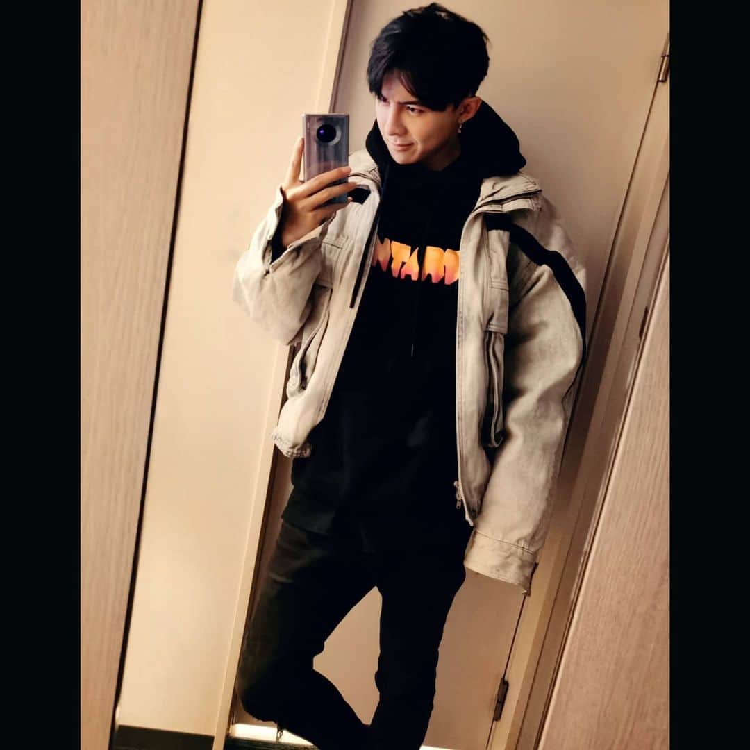 ダンソン・タンのインスタグラム：「😏😏😏 #HOTHEART #fearofgod #DT #唐禹哲 #SEVENDAYS」