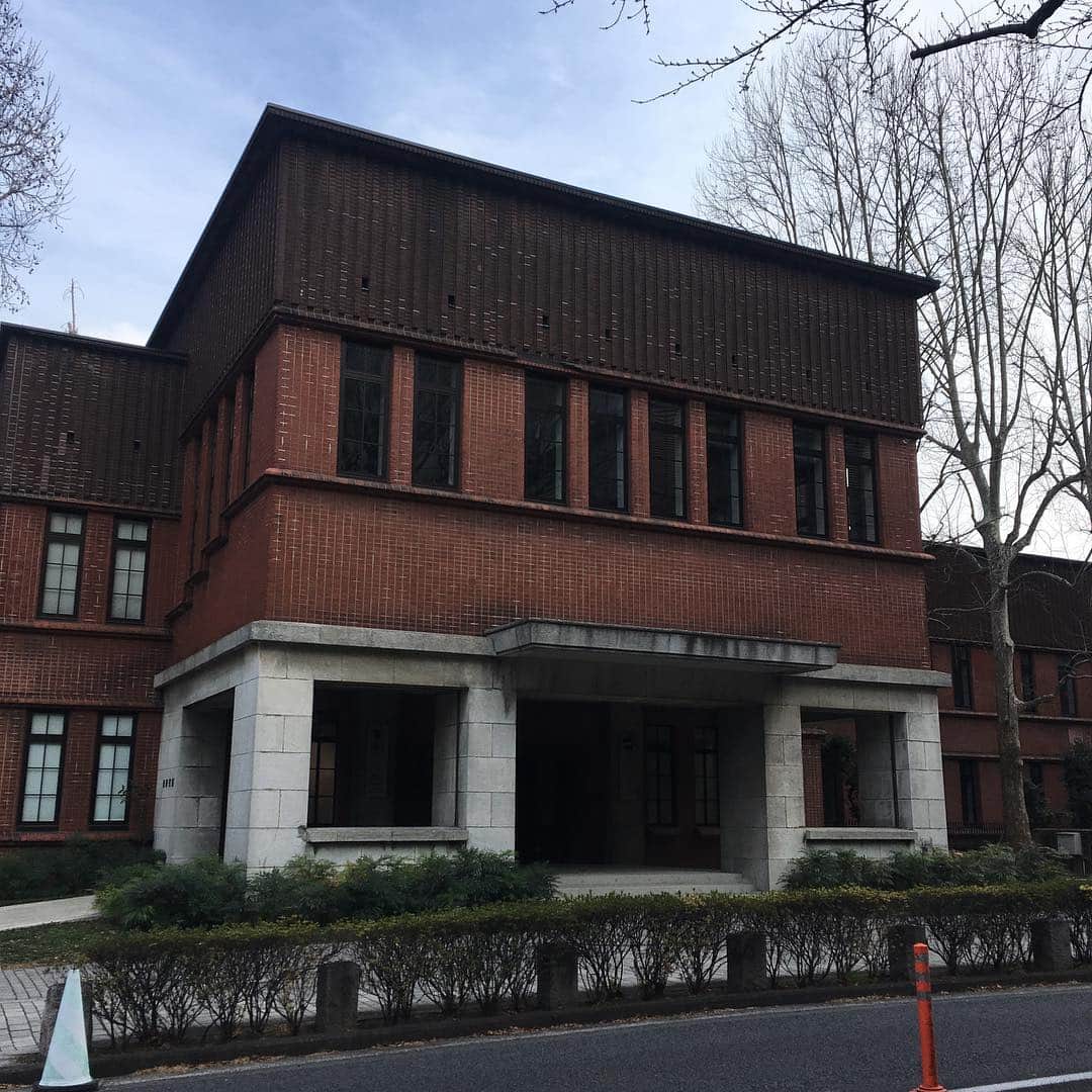 天明麻衣子さんのインスタグラム写真 - (天明麻衣子Instagram)「東京大学本郷キャンパスにある、アントレプレナーラボに取材でお邪魔しました！  東大病院のすぐ近くにあります。個室や実験設備をはじめ、創業したてのスタートアップのための環境が整えられています✨何かが始まる予感に満ちていて、私までワクワクしちゃうような場所でした☺️ #東大 #東京大学本郷キャンパス #取材 #アントレプレナーラボ#スタートアップ #やってみたくなりますね」3月1日 20時57分 - maiko_temmei