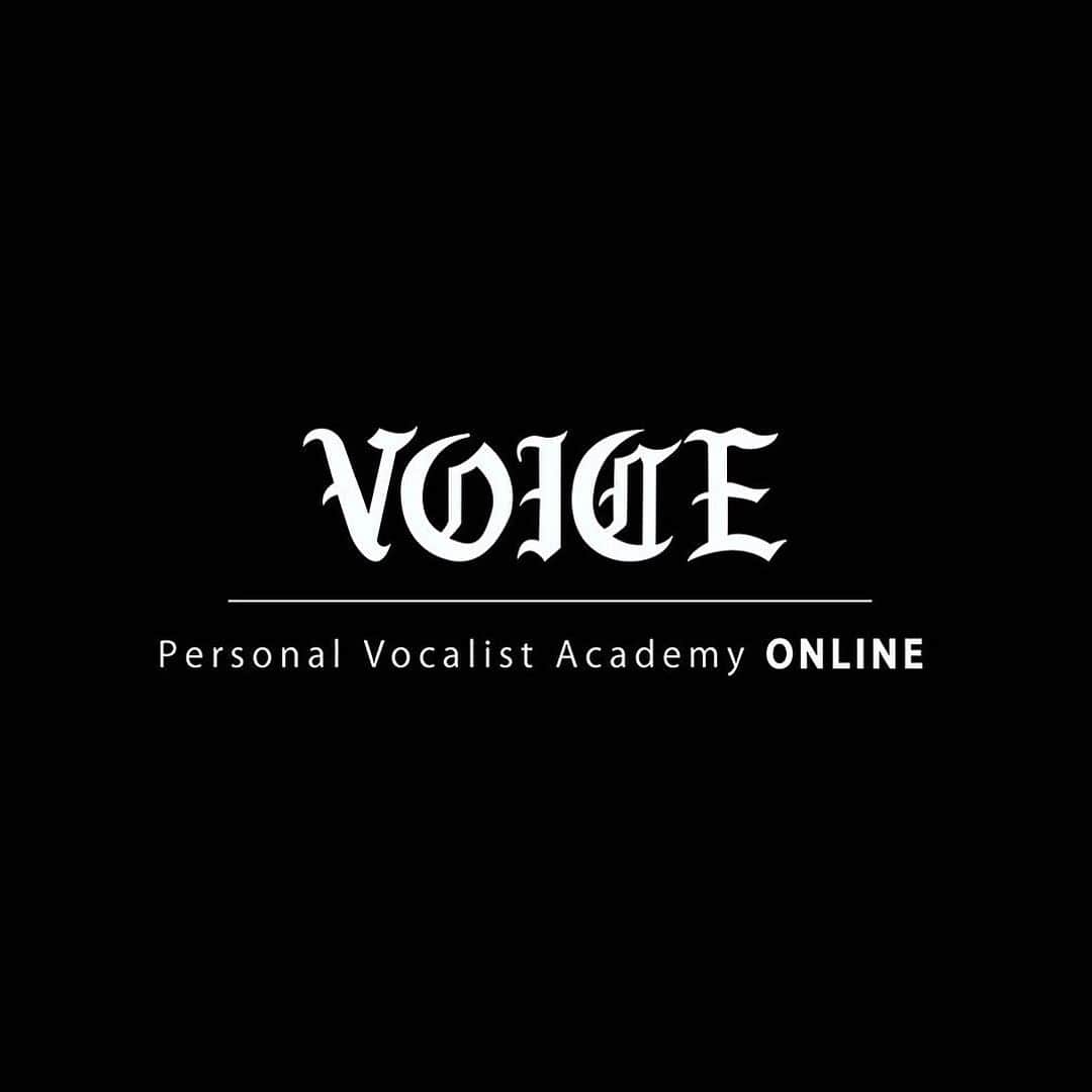 板床悠太郎さんのインスタグラム写真 - (板床悠太郎Instagram)「. 𝐕𝐎𝐈𝐂𝐄 𝐎𝐍𝐋𝐈𝐍𝐄 𝐀𝐂𝐀𝐃𝐄𝐌𝐘  この度、 VOICE -Personal Vocalist Academy- が個人のライフスタイルに合わせた 〝𝐎𝐍𝐋𝐈𝐍𝐄 𝐀𝐂𝐀𝐃𝐄𝐌𝐘〟を 新たに導入する事に致しました。  只今、東京都内を加え、 全国に生徒が在籍している状況です。 その中で東京都内に通う事が難しいという声を多数頂き、新たなサービスを導入する運びになりました。  今後、より幅広く気軽にボイストレーニング・音楽活動サポートを行える環境を提供させて頂きます。  それに伴いまして、 "𝐑𝐘𝐎𝐓𝐀𝐑𝐎"という新たな トレーナーも加わり より充実したカリキュラムを 提供させて頂きます。  詳細につきましては、 お気軽にDMお待ちしております。  未経験、これから音楽活動を考えられてる方も大歓迎です！  #VOICE」3月1日 21時01分 - itadoko_yutaro