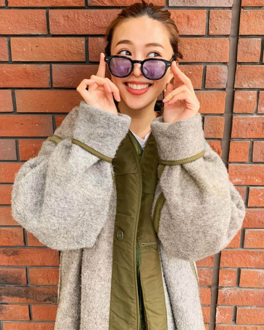 吉田夏海さんのインスタグラム写真 - (吉田夏海Instagram)「先日 @sabre_japan のプレスへ遊びに行ってきました🕶✨﻿ ﻿ 可愛いサングラスがたくさんあってめっちゃ悩んだ💭﻿ ﻿ 結果これをGET💙💙💙﻿ ﻿ 形も可愛いしカジュアルに使えそうだよ👌﻿ ﻿ #seber  #eyewear ﻿ #sunglasses﻿ #fashion ﻿」3月1日 21時05分 - natsumiiiiiiiiiii