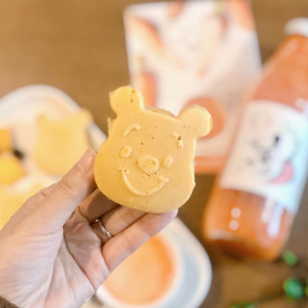 長谷川真美さんのインスタグラム写真 - (長谷川真美Instagram)「🥕💕 ・ 先日のはち君の #おうちごはん 💕 ・ #出口崇仁農園の人参ジュース を使った #蒸しパン と #にんじんポタージュ😋❤️ ・ このジュース料理に使っても そのまま飲んでも美味しい #究極の人参ジュース なの💕 ・ #ダイソー で購入した #プーさん の型で蒸したけど ポコポコになっちゃった💦 ・ #美容 #健康 #腸内美活 #出口崇仁農園 #人参ジュース #monipla #farmandstory_fan #はち成長記録 #こどもごはん #にんじんジュース #ランチ #おうちランチ #にんじんジュースレシピ #まあみごはん #まあみクッキング」3月1日 21時09分 - maami.hase