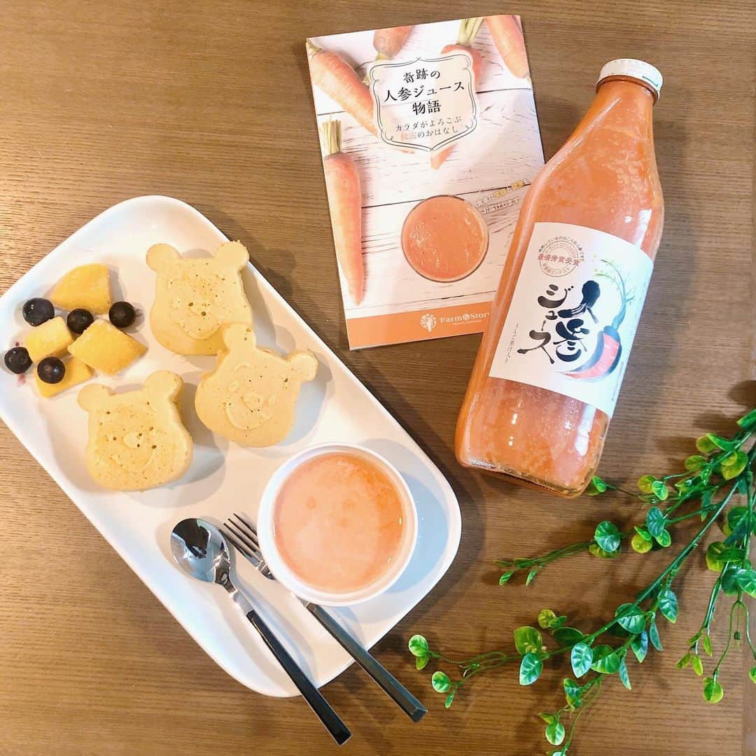 長谷川真美さんのインスタグラム写真 - (長谷川真美Instagram)「🥕💕 ・ 先日のはち君の #おうちごはん 💕 ・ #出口崇仁農園の人参ジュース を使った #蒸しパン と #にんじんポタージュ😋❤️ ・ このジュース料理に使っても そのまま飲んでも美味しい #究極の人参ジュース なの💕 ・ #ダイソー で購入した #プーさん の型で蒸したけど ポコポコになっちゃった💦 ・ #美容 #健康 #腸内美活 #出口崇仁農園 #人参ジュース #monipla #farmandstory_fan #はち成長記録 #こどもごはん #にんじんジュース #ランチ #おうちランチ #にんじんジュースレシピ #まあみごはん #まあみクッキング」3月1日 21時09分 - maami.hase