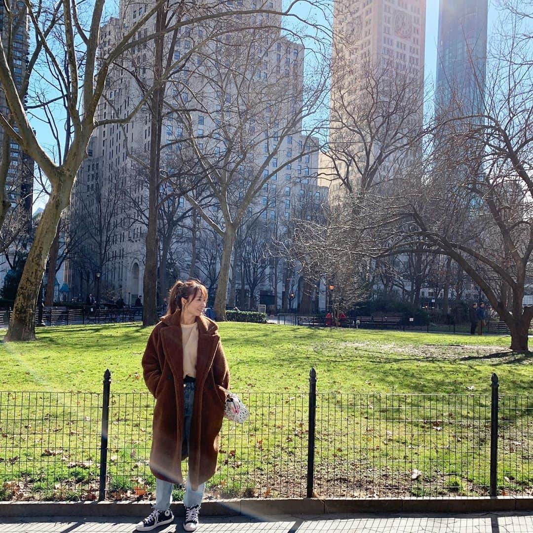 新山千春さんのインスタグラム写真 - (新山千春Instagram)「木の温もりとか ドライフラワーとか ナチュラルなものに すごく癒される。  居心地の良さにつながる 好きな空間　🍽💜 決めすぎない カジュアルな雰囲気が いいなぁ(*˘︶˘*).｡.:* #ny #Manhattan #新山千春」3月1日 21時23分 - chiharuuu_0114