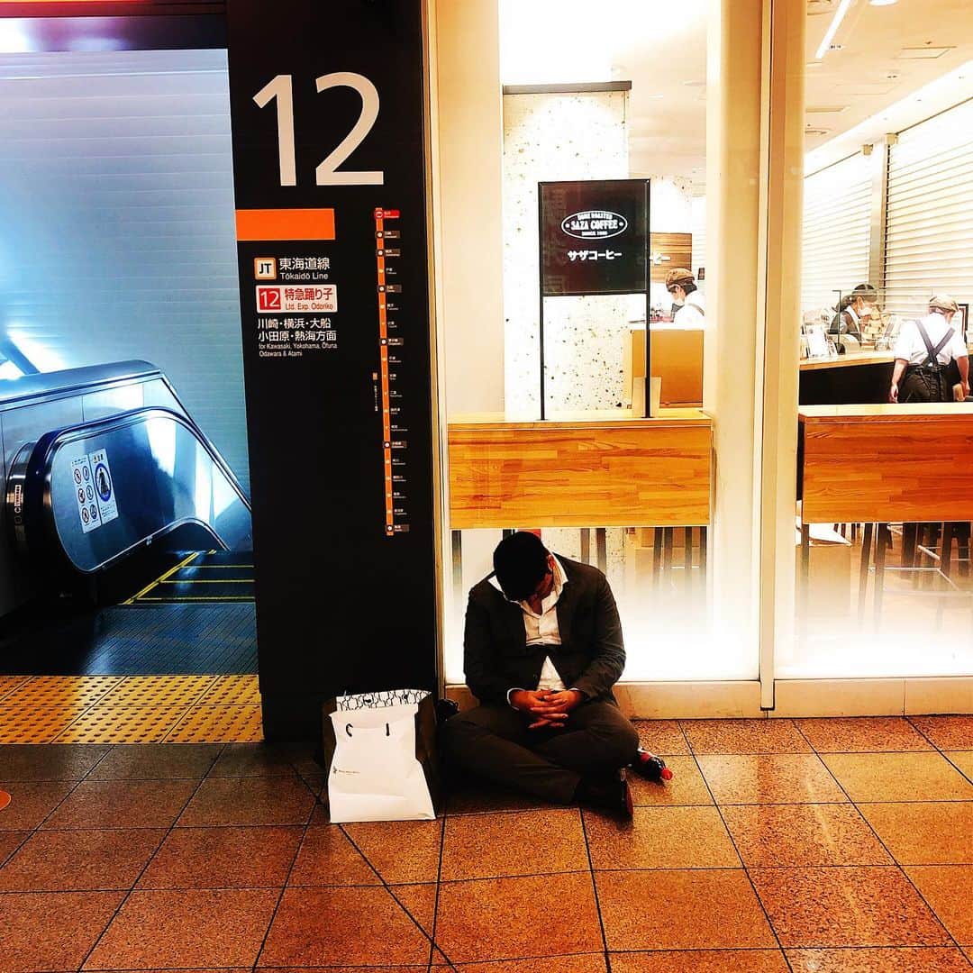 柳下毅一郎のインスタグラム：「#死体コレクション #2020 #品川駅」