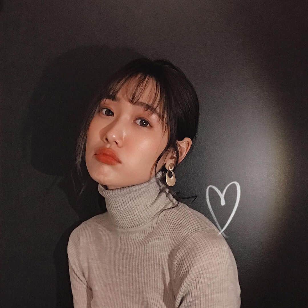 小林ようのインスタグラム：「. 田島貴男さんのインスタライブ観れて良き夜でした🤍 #おやすみなさい #😴 . #goodnight #tokyo #model #turtleneck #hairarrange #redlips #굿밤 #잘자요 #小林よう #ローポニー #オーバーリップ  #💋 #🤍」