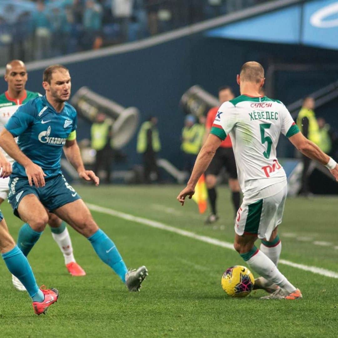 ベネディクト・ヘーヴェデスさんのインスタグラム写真 - (ベネディクト・ヘーヴェデスInstagram)「The expected highly competitive game against Zenit. Well done boys. @fclokomotiv」3月1日 21時27分 - benwedes