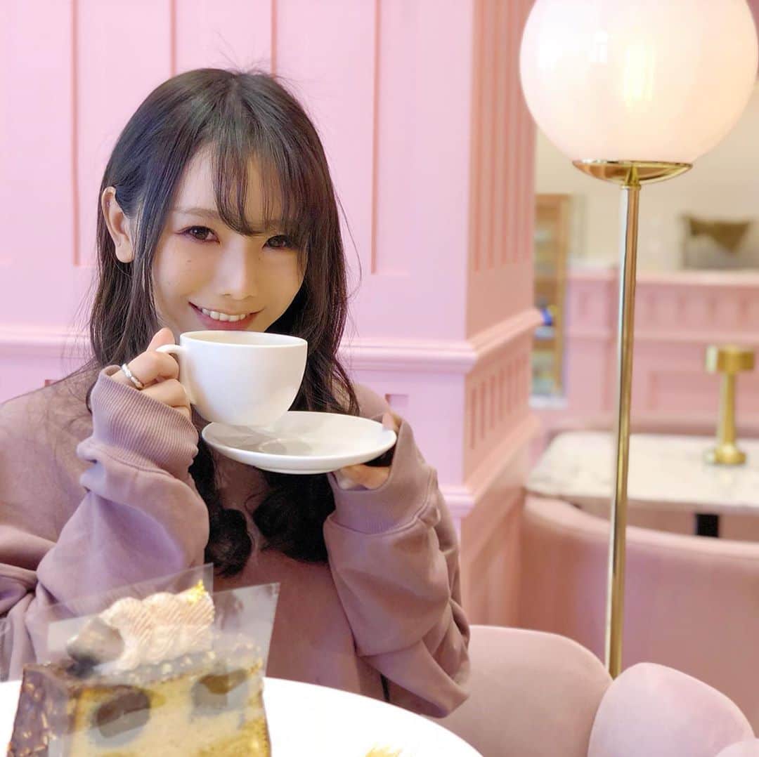 朝比奈果歩さんのインスタグラム写真 - (朝比奈果歩Instagram)「ぴんくぷーるかふぇ💗 、 、 、 、 映え。 、 、 #ピンクプールカフェ #かわいい #映え #カフェ #ポートレート #ピンク #被写体 #写真  #pinkpoolcafe #cafe #kawaii #portrait #pink #model #photography #instagood  #咖啡厅 #카페 #拍照 #照片 #사진 #촬영 #模特 #车模 #모델촬영」3月1日 21時29分 - kaho_asahina