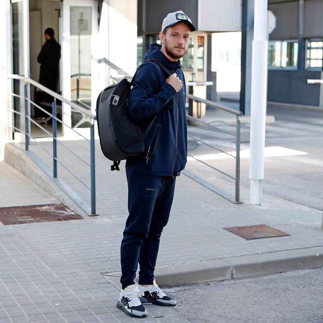 イヴァン・ラキティッチのインスタグラム：「🛫Madrid🛬 gran partido esta noche.⚽️💪 #vamos #confianza #fuerza 🎒🙌」