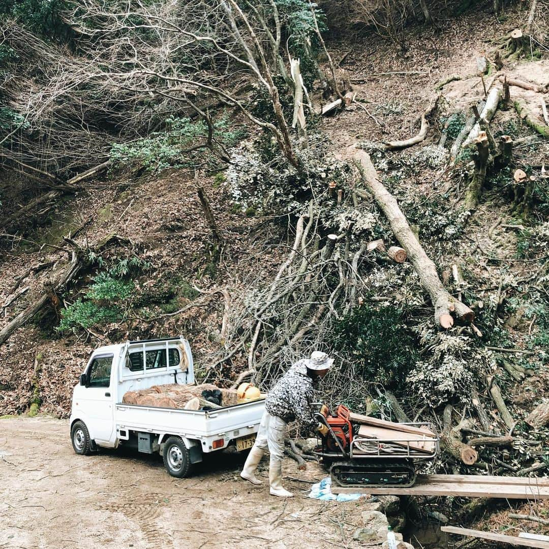 Takafumi Gotoさんのインスタグラム写真 - (Takafumi GotoInstagram)「昨日の木こり活動🌳夜勤前の急斜面山仕事で筋肉パンパン、そして花粉の猛攻撃にも遭い辛い夜でした。。」3月1日 21時50分 - apollo510