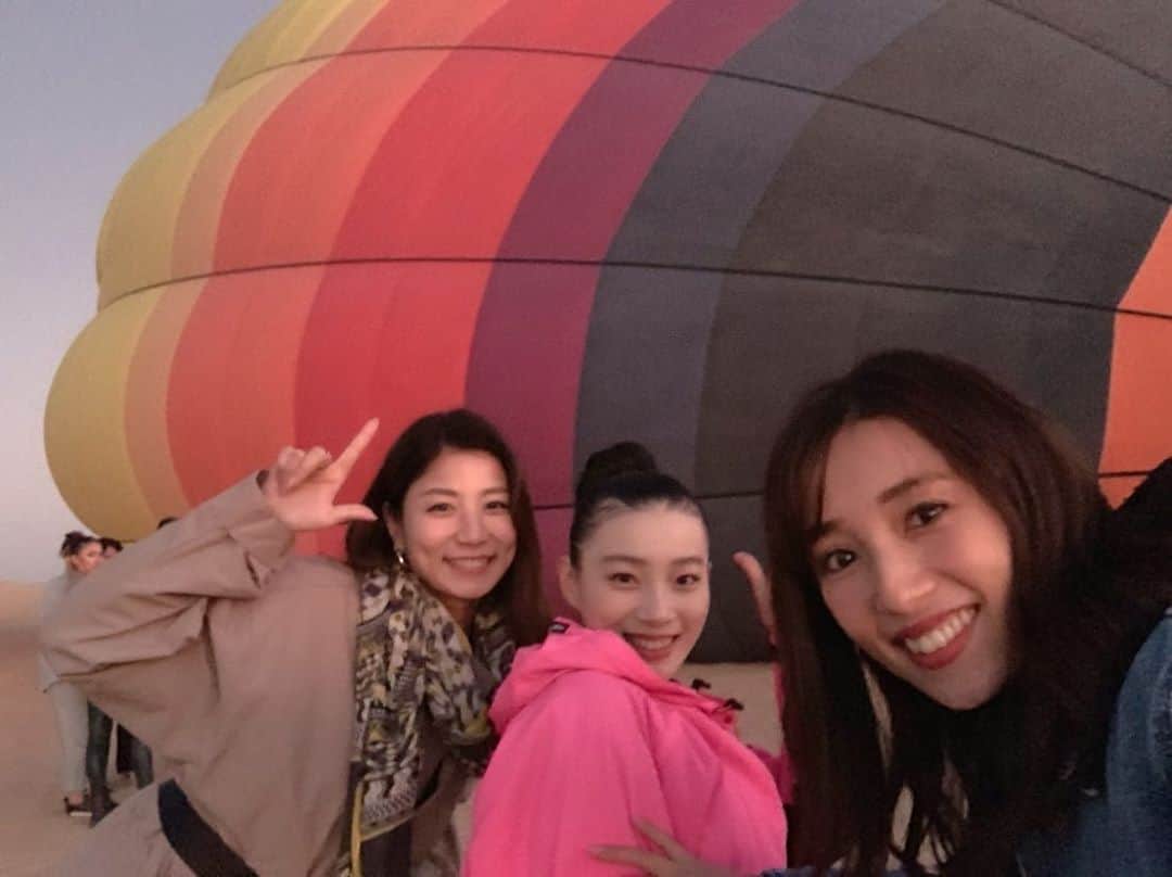 江田友莉亜のインスタグラム：「ドバイで気球🌞贅沢の極みでした。  本当に大好きなお姉ちゃん✌︎✌︎」