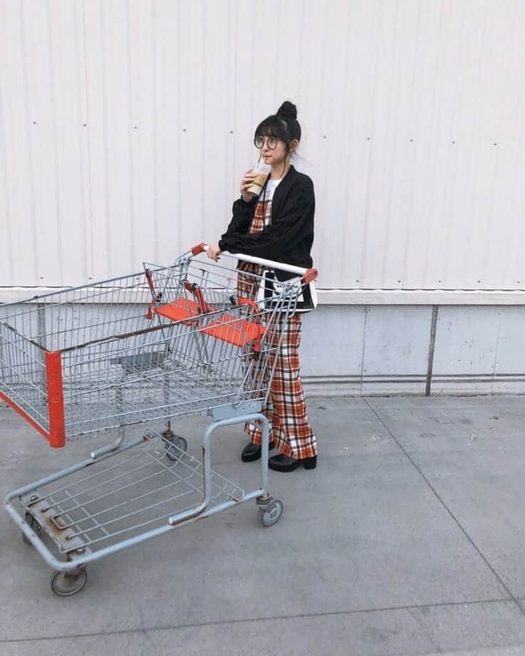 牧内莉亜さんのインスタグラム写真 - (牧内莉亜Instagram)「. お買い物〜〜〜🤩 #ダテメガネ」3月1日 21時47分 - ria_makiuchi_official