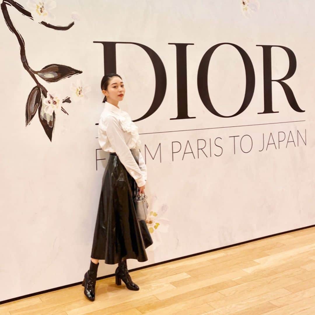 梅谷安里さんのインスタグラム写真 - (梅谷安里Instagram)「From Paris To Japan.  @dior  今日はママとDiorのオートクチュール展へ。 本場の職人さんも来日してて 目の前でお洋服やバックが出来るまでを見る事ができて すんごく勉強なった日💋💋💋 ・ ・ #Dior#ディオール #fashion#ootd #outfit#コーデ」3月1日 22時04分 - anriworld