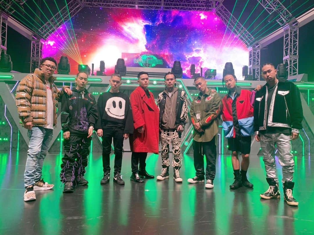 T-PABLOWのインスタグラム：「BAD HOP WORLD 2020 続 ﻿ 横浜アリーナ無観客ライブ観てくれた人達ありがとう。﻿ しつこいようだけど中止にして生放送にして申し訳ないです。﻿ 生で観てもらいたかったけど予定通り行けば、全国ツアーもあるからよかったらその時に観にきてね。﻿ ﻿ BAD HOPの3rd アルバムも楽しみにしといて。」