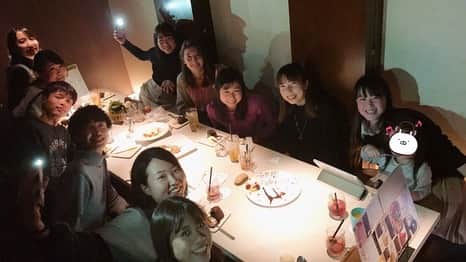 澤田亜紀さんのインスタグラム写真 - (澤田亜紀Instagram)「第1回あきファミリー追いコン🎉 フリーでインストラクターを始めて、今年初めて4回生を送り出しました⛸ 意味不明なレッスンに毎回ついてきてくれてありがとう😂 紹介でここまで大家族になれたのは今日来れなかったメンバー含めみんなのおかげです。。。 ほんとにありがとう！ 4回生のみんなお疲れ様ー！🎉 #あきふぁみりー」3月1日 22時24分 - aki_sawada_107