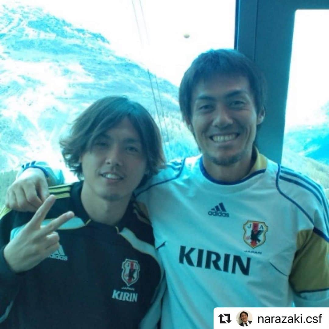 名古屋グランパスさんのインスタグラム写真 - (名古屋グランパスInstagram)「#Repost @narazaki.csf  コロナウイルスの影響でJリーグが延期になっています。 早く終息するよう祈りつつ、感染しない感染拡大しないために最善を尽くすしかありません。 というわけで、Jリーグといえば先日ヤットが私のリーグ戦出場記録数に並んだようです。 同じフリューゲルス出身、長く代表で一緒にプレーしたというのもあり、なんだか嬉しい話です！ まだまだ頑張ってもらいましょう！ 写真は10年ぐらい前？かな。  #Jリーグ #遠藤保仁 #ガンバ大阪 #MF #FK #ガチャピン #楢﨑正剛 #横浜フリューゲルス #631」3月1日 22時19分 - nagoyagrampus