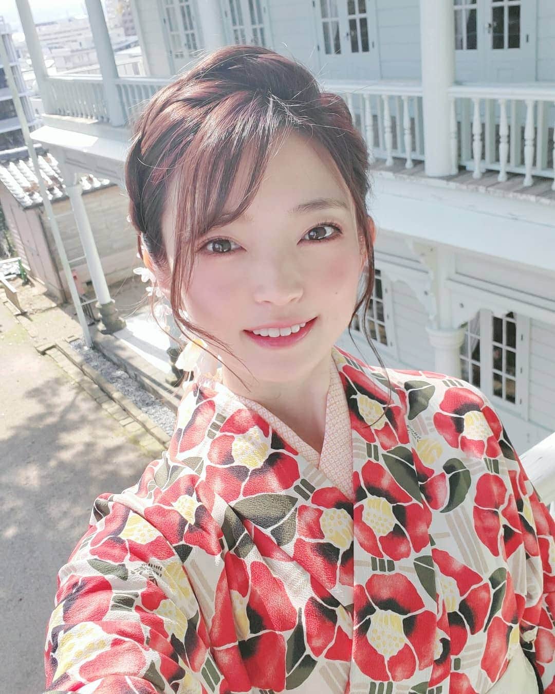 のインスタグラム：「島根2日目は 早起きして玉造神社に行って 願い石のお守り作ったり温泉のお湯を 持って帰れるボトルにお湯入れて 持って帰ってきたり♡♡ . お昼からは松江で着物着て 松江城に行きました🏯 . . . . . #松江 #松江城 #島根 #島根旅行 #旅行 #着物 #和服 #和装 #玉造温泉 #trip #Japan #shimane #kimono」