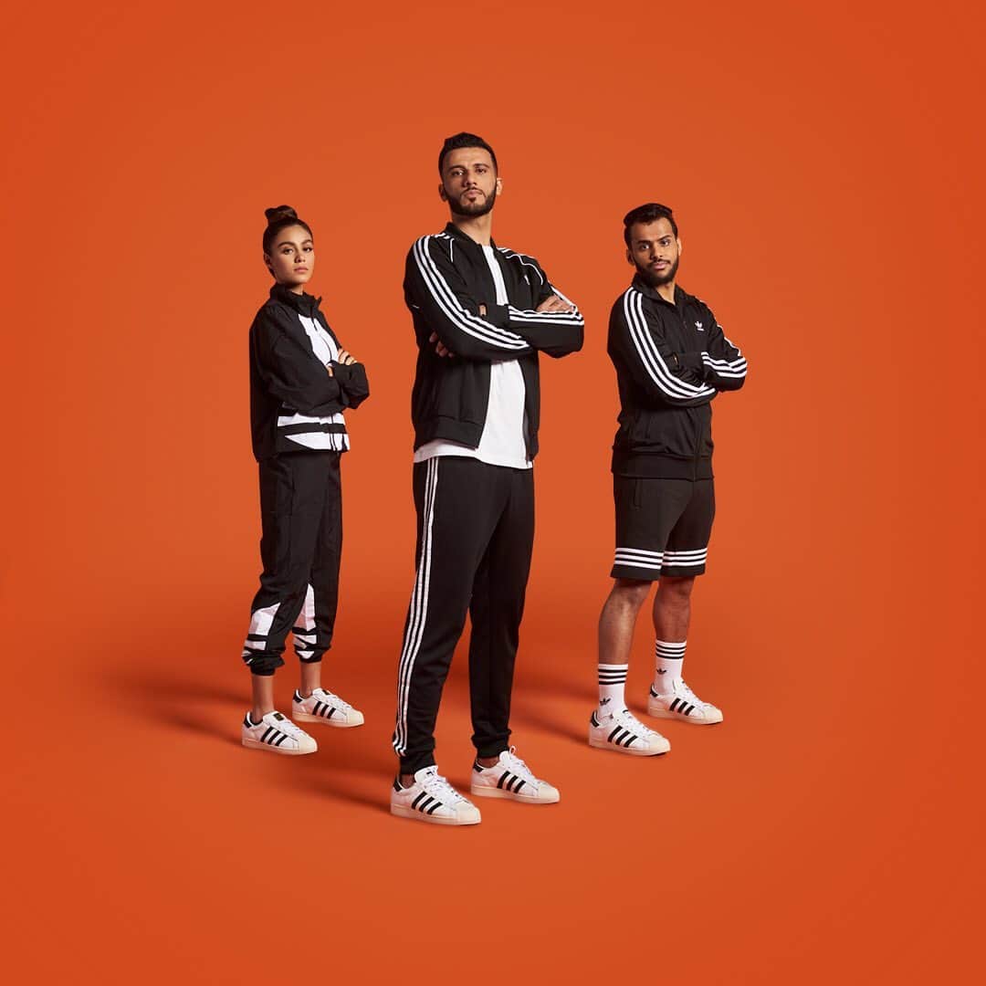 オマル・アッ＝ソーマのインスタグラム：「التغيير رياضة جماعية #adidasSuperstar @adidasoriginals #changeisateamsport」