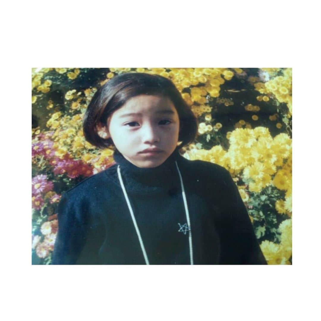 Baekのインスタグラム：「今日は朝早起きして 出かけるまえに掃除もちょっとだけして、この前買ってきた球根とお花の種を撒きました。今年は農業までもないけど野菜とか植物を育ててみたい。 天気もよくて暖かくて良い朝でした。 最近はコロナウイルスで色々中止になったり不安なニュースがありますが皆さんマスクや手洗いでどうぞご自愛くださいませ。  #6歳✌🏻」