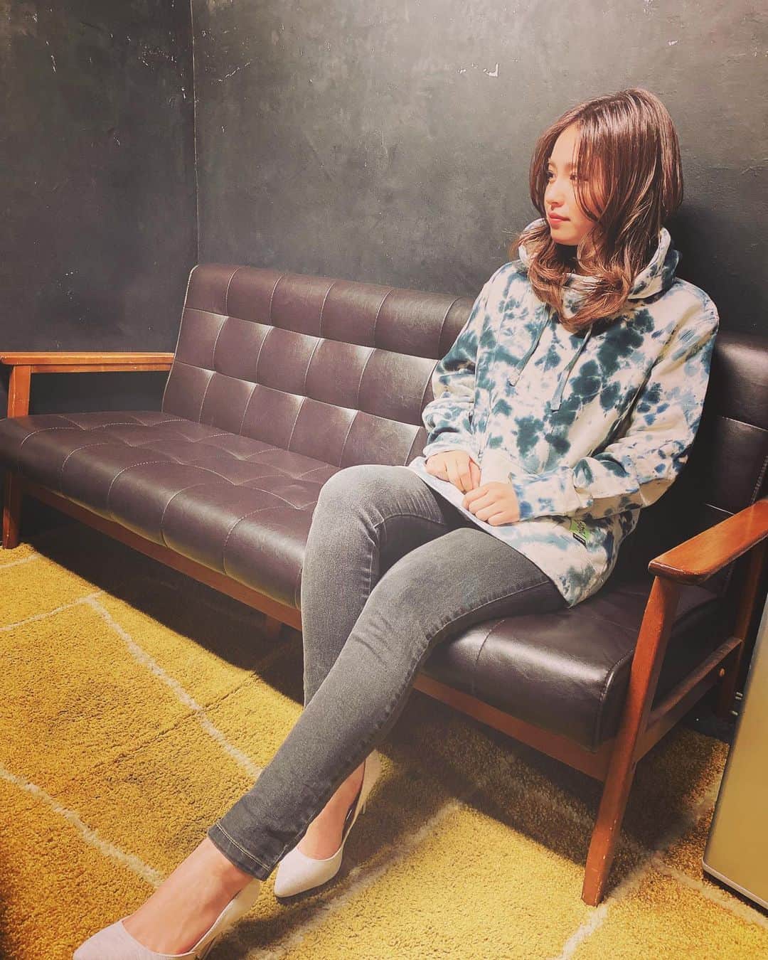 のインスタグラム：「この前の楽屋📷  #パーカーコーデ #パーカー女子 #タイダイ #430#decade #tokyo #파커 #코디」