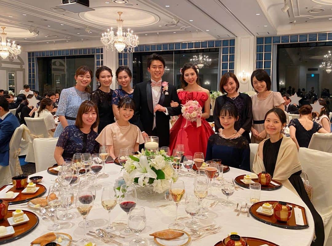 藤本真未さんのインスタグラム写真 - (藤本真未Instagram)「* 先日の親友の結婚式フォト続き🤵👰 同期集合写真📷✨ * #結婚式 #披露宴 #WeddingParty #HappyWedding #おめでとう #ホテルニューオータニ #ニューオータニ #ホテルニューオータニ東京 #日本テレビイベントコンパニオン #NTVec #NTVec28 #日テレイベコン #28期 #同期 #Happy #Wedding」3月1日 22時48分 - manamifujimoto108