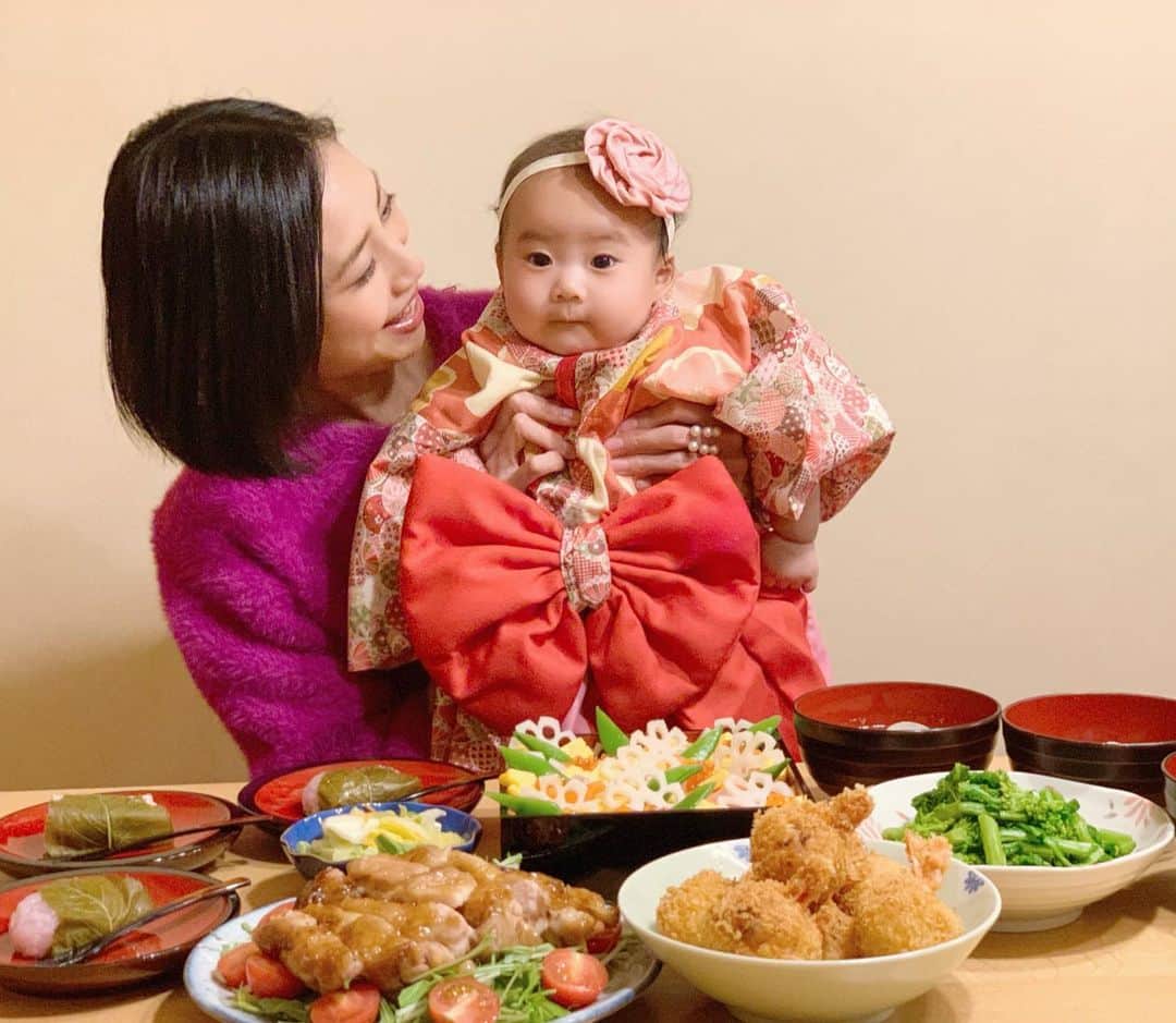 桜井未来さんのインスタグラム写真 桜井未来instagram 女の子の日 のピンクコーデ 袴 和服 着物 和 ベビー袴 ひな祭り 雛祭り ひなまつり ひな祭りパーティー ひな祭り料理 ひな祭りごはん 女の子ママ ママ Baby ママ友募集 赤ちゃんの