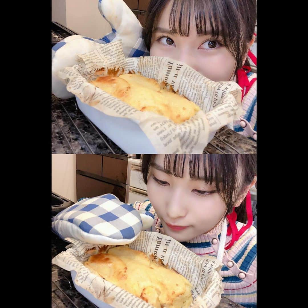 福岡聖菜さんのインスタグラム写真 - (福岡聖菜Instagram)「旬。  リンゴとヨーグルトのケーキ。 甘味と酸味がちょうど良くて リンゴの美味しさが際立っておいしくできたなぁ。。 * * 最近家族でハマってる @pompadour_tea の ターキッシュアップルと一緒に 食べたらお口がリンゴ祭りでした☺️ * * そろそろリンゴの季節も終わり、 皆さんはなんの果物が好きですか？  #手作りお菓子　#手作りケーキ  #リンゴ　#リンゴケーキ #お家カフェ #紅茶　#ハーブティー」3月1日 23時06分 - seina___ff