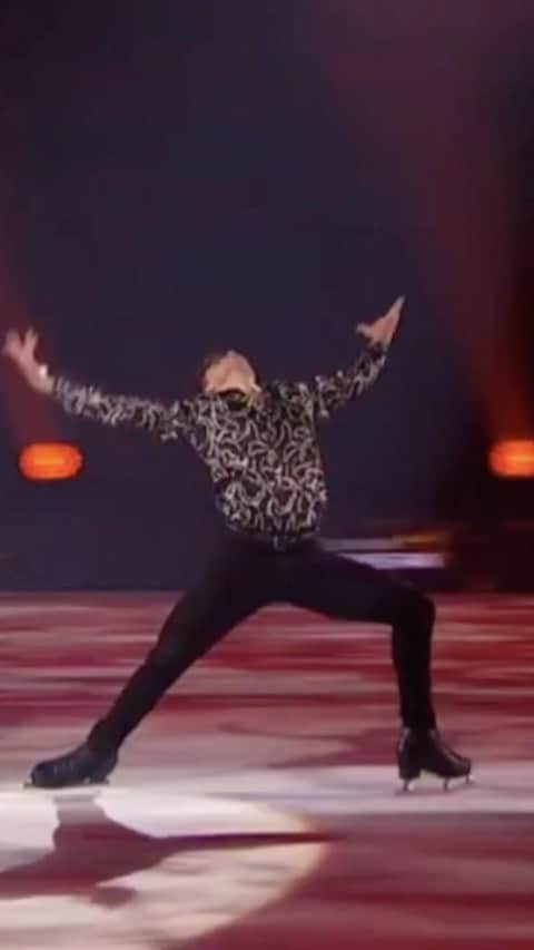 ハビエル・ラジャのインスタグラム：「Revolution On Ice 2019 🎶 No Volveré 🎤 Blas Cantó ⛸ Javier Raya @skateraya」